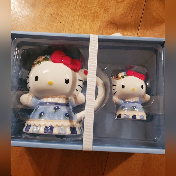Blue Sky Hello Kitty Western Blue Prairie Dress Mug and Figurine Set NIB - Picture 2 of 7